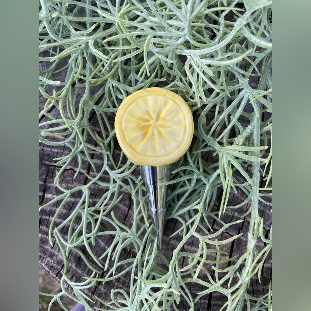 Lemon Wine Stopper